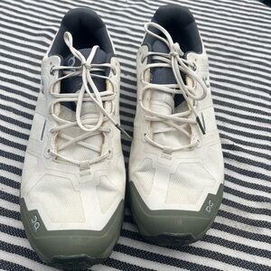 On Running Men's White and Green Athletic ShoesSize 8.5